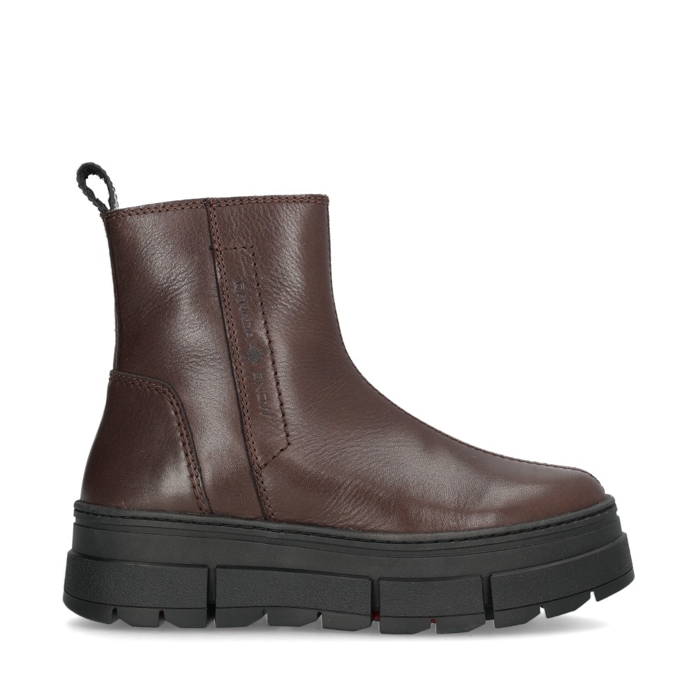 Mount Fiona Boots Spikes